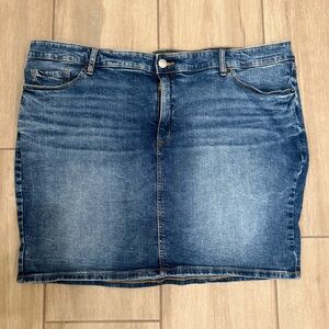 Torrid Size 24 Plus Size Denim Blue Women's Jean Mini Straight Medium Wash Skirt